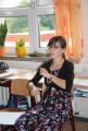 Schauspielerin Victoria Spindler unterst&uuml;tzte die 3. Klasse beim Proben des Theaterst&uuml;cks